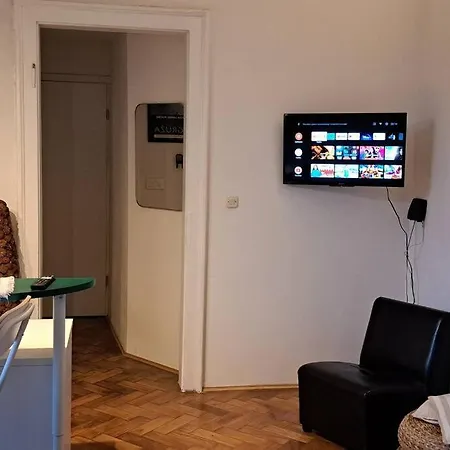 Ora, On The Sea. Спліт