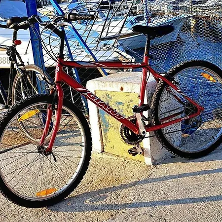 Ora, On The Sea. Апартаменти